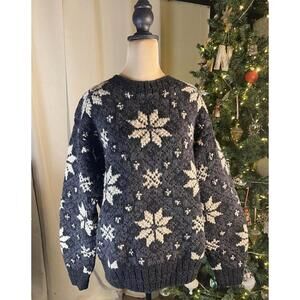 Club Room Hand-Knitted 100% Wool Sweater with Snowflake Pattern Size Small